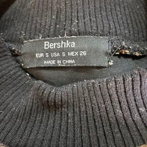 Bershka Long Sleeve Sweater Size Small – Stylish and Comfortable - Picture 4 of 4